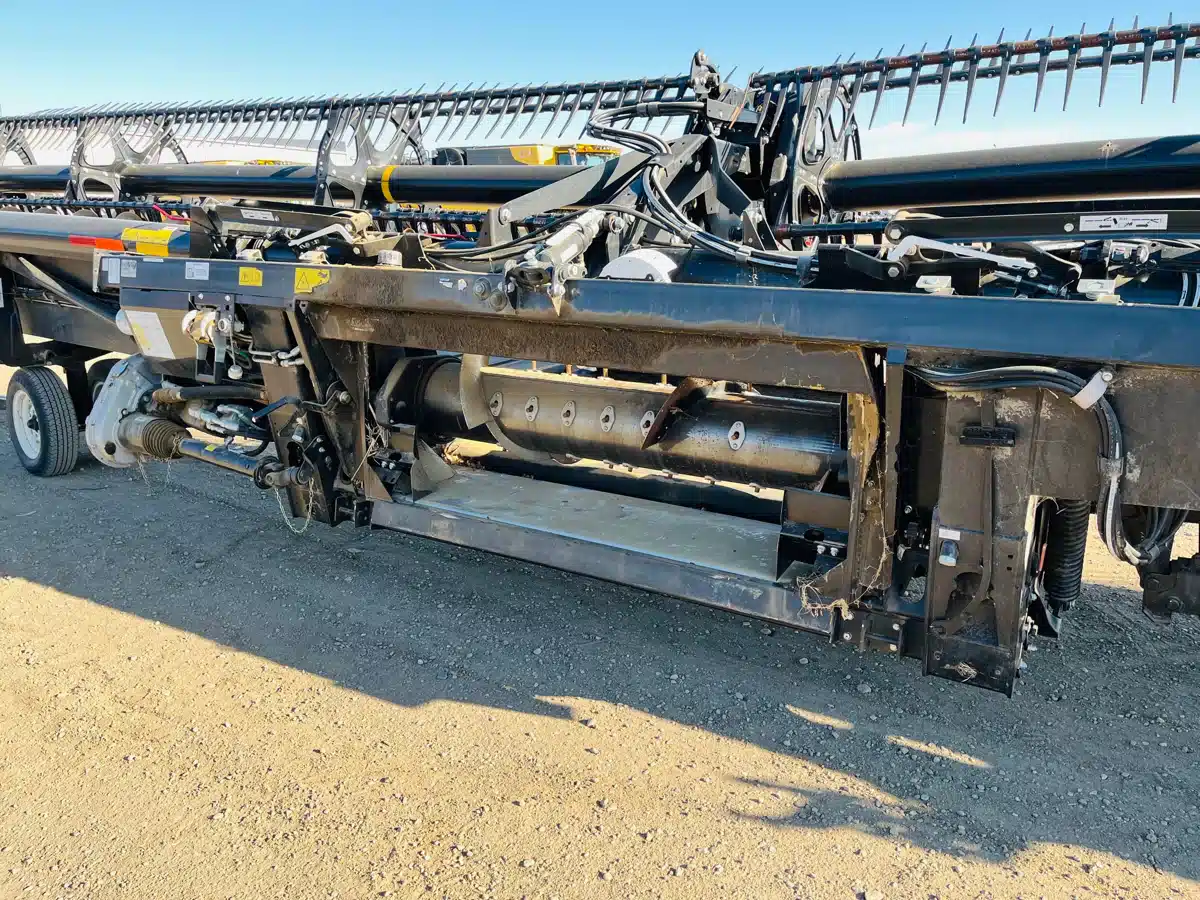 Gallery image 2 for 2019 MacDon FD75 Header Combine