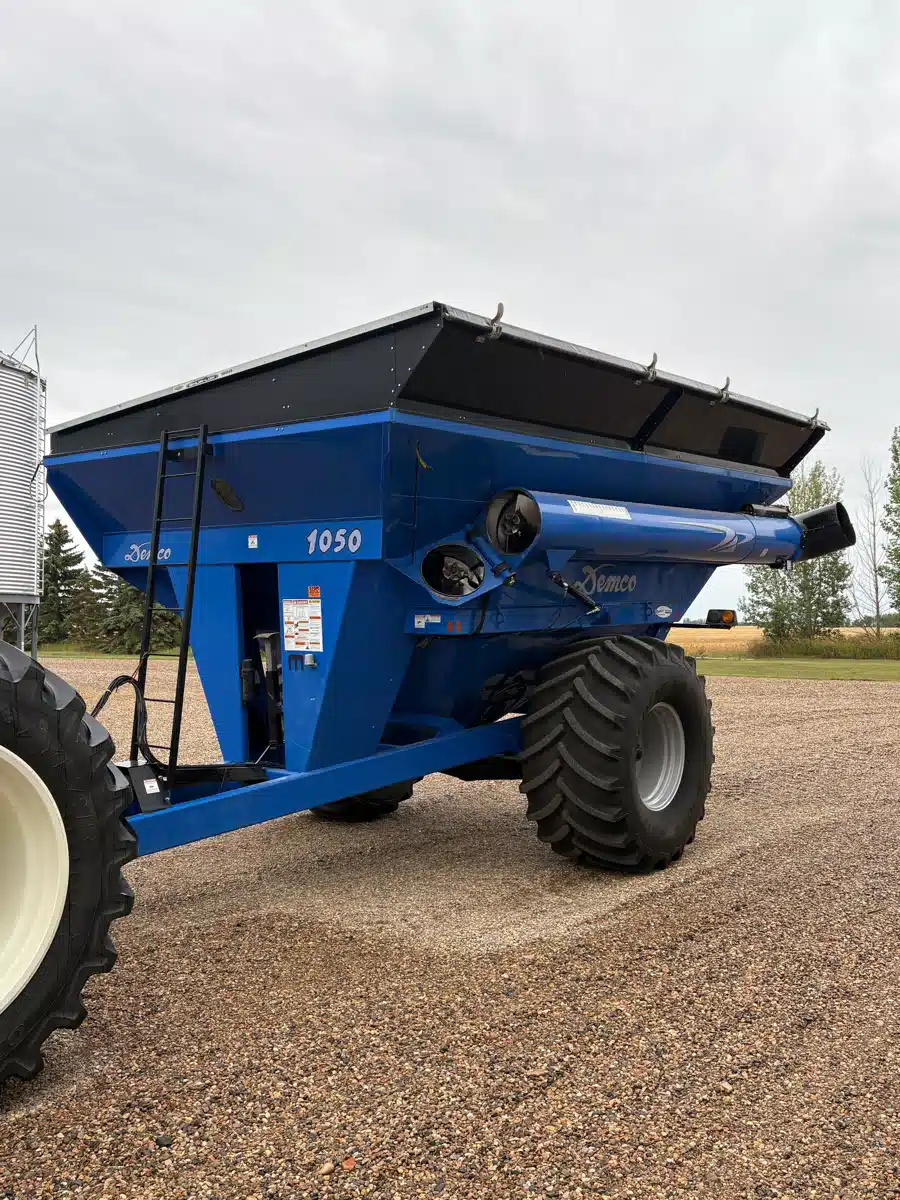 Gallery image 2 for Used 2010 Demco 1050 Grain Cart