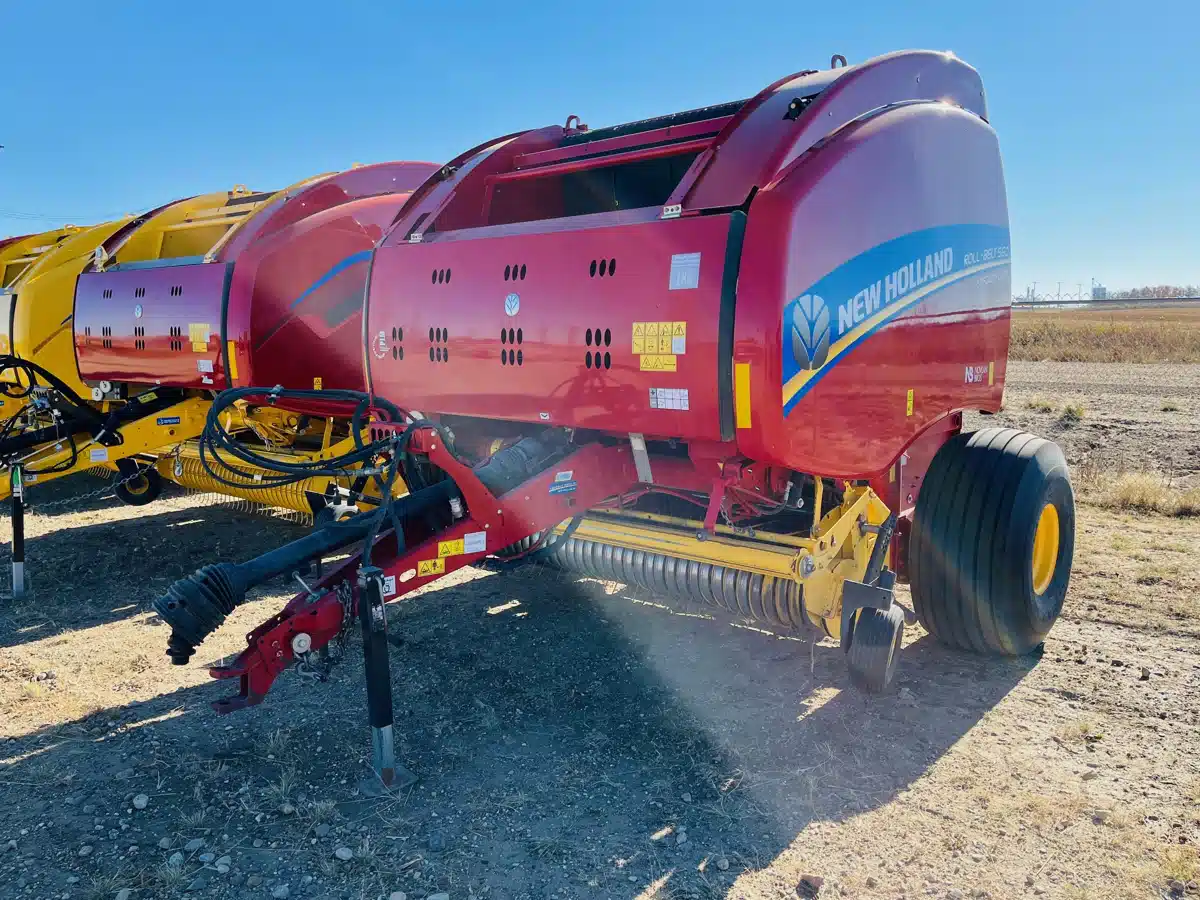 Gallery image 2 for Used 2019 New Holland ROLL-BELT 560 Round Baler