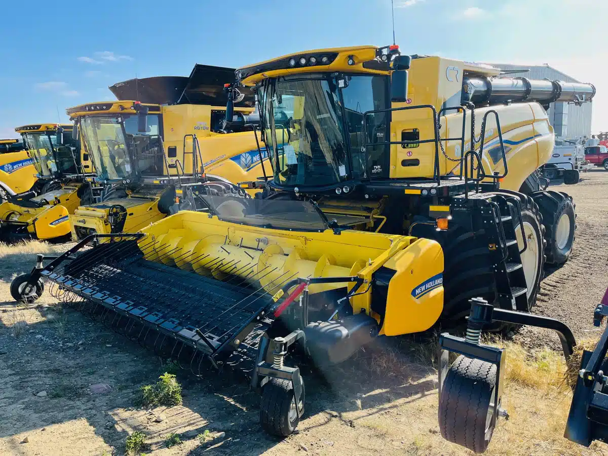 Gallery image 2 for 2024 New Holland CR10.90Z Combine