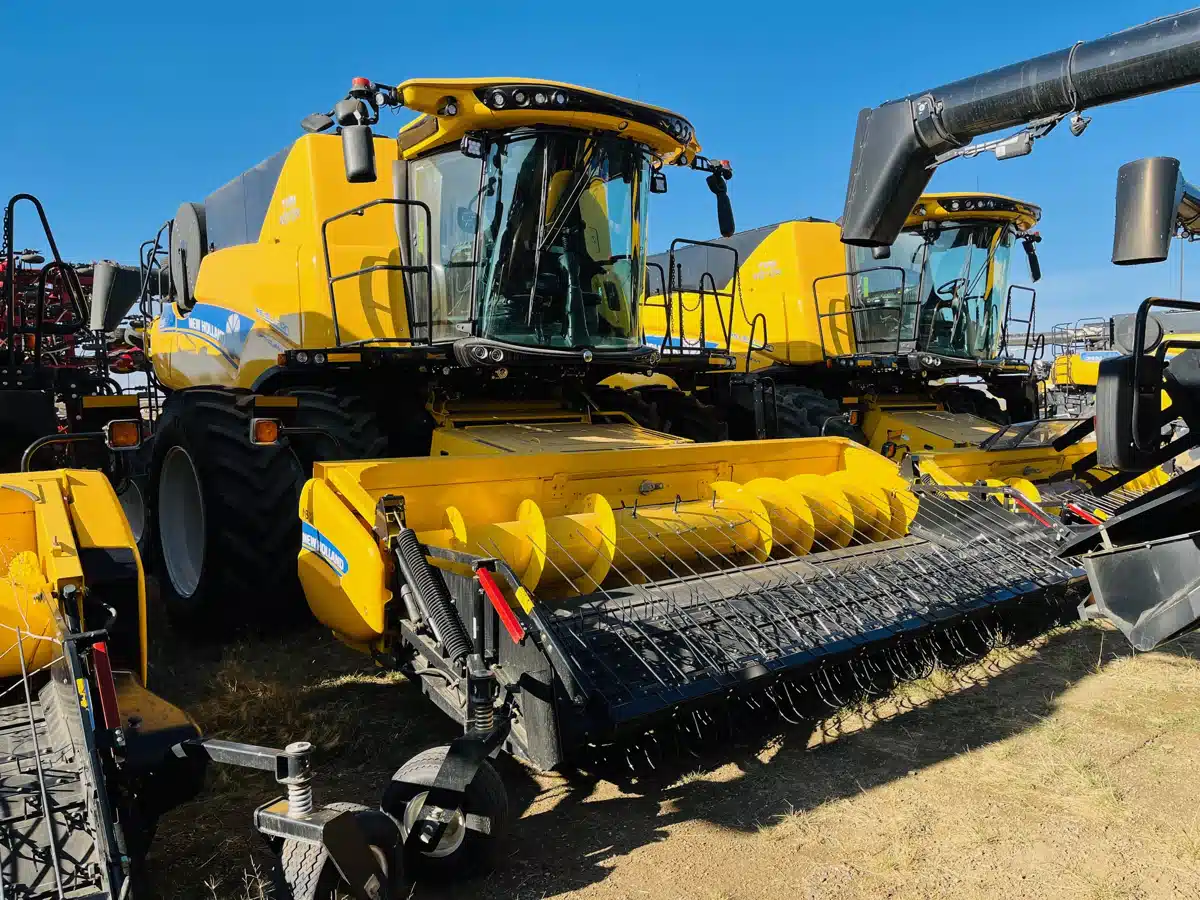 Used 2023 New Holland CR9.90Z Combine