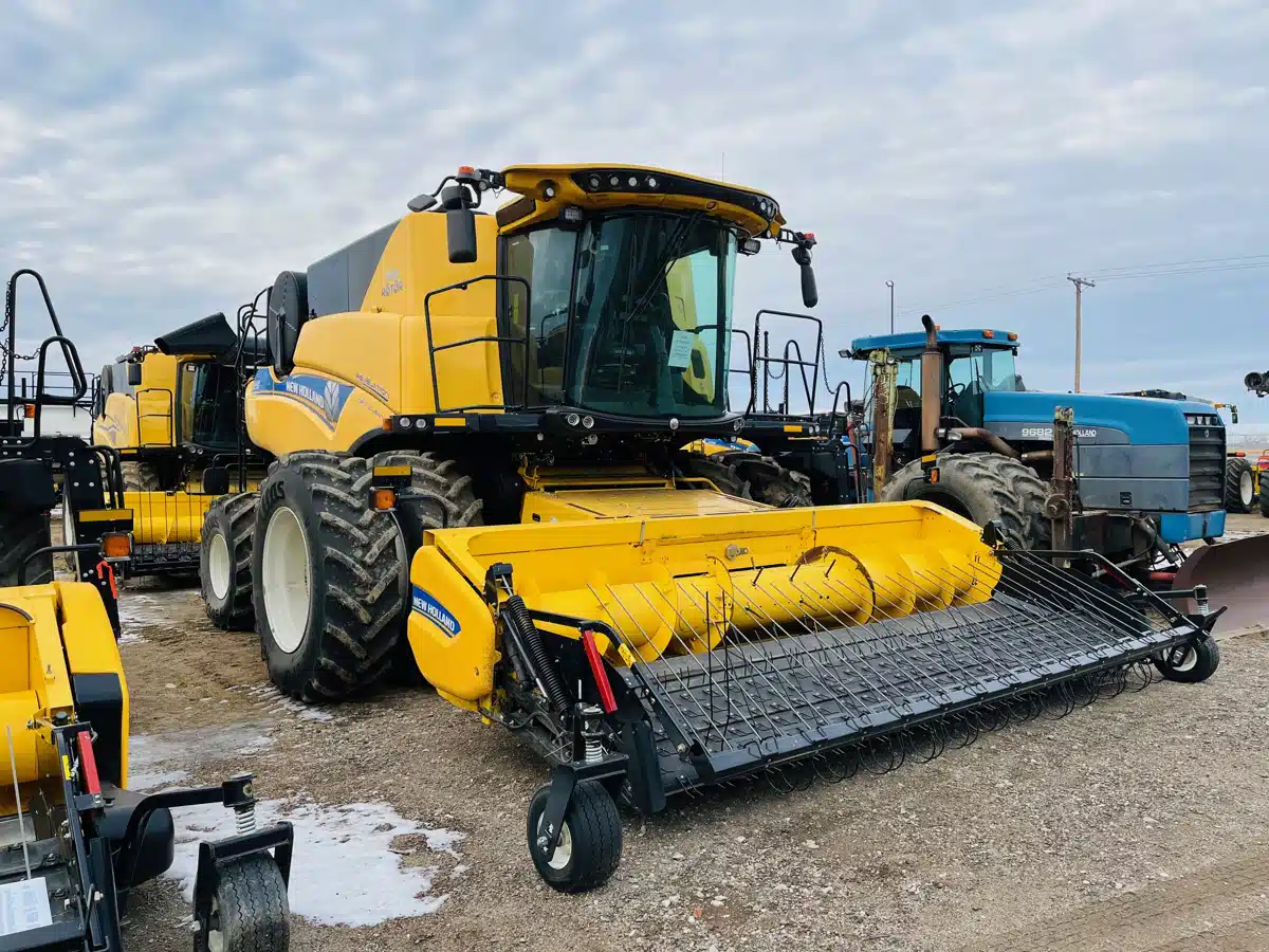 Gallery image 1 for 2022 New Holland CR9.90Z Combine