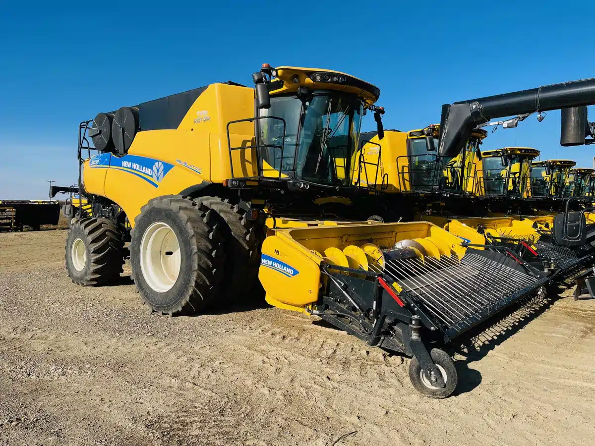 Used 2019 New Holland CR10.90Z Combine