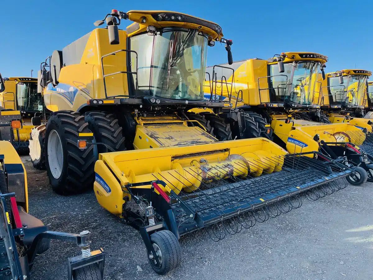 Used 2021 New Holland CR9.90Z Combine