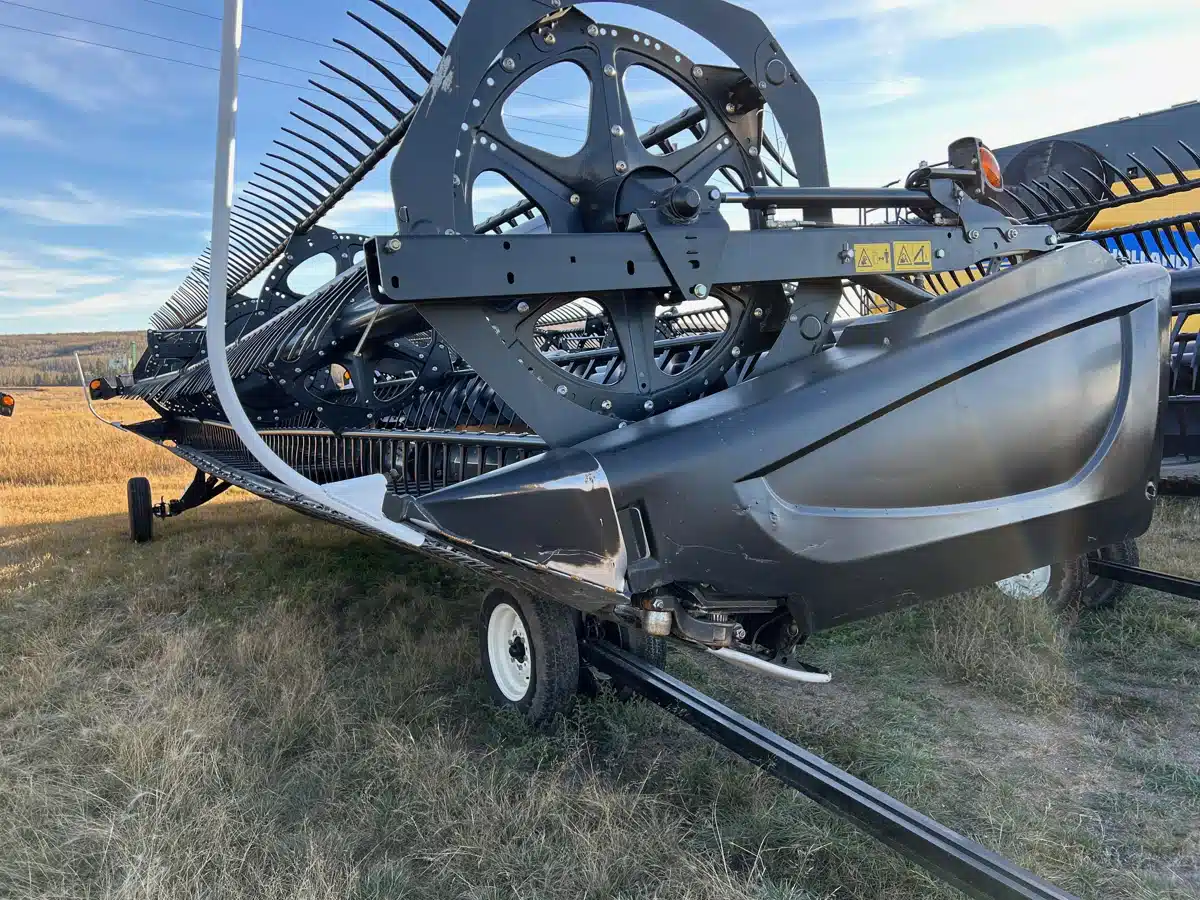 Gallery image 2 for 2017 MacDon FD75 Header Combine