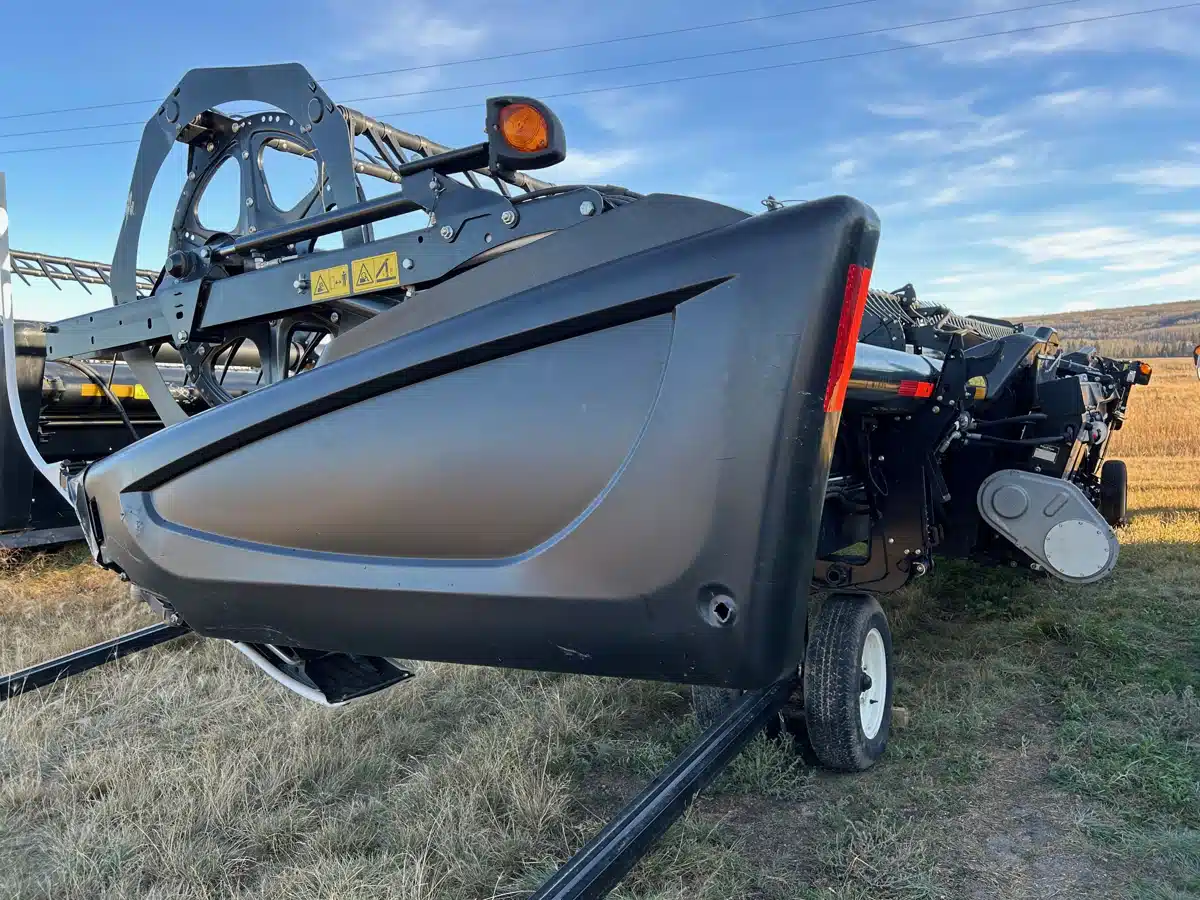 Gallery image 1 for 2017 MacDon FD75 Header Combine