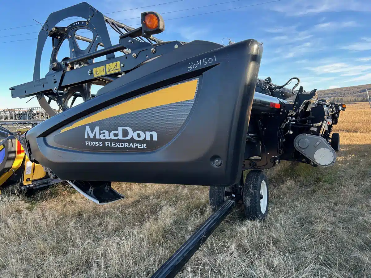 Gallery image 1 for 2017 MacDon FD75 Header Combine