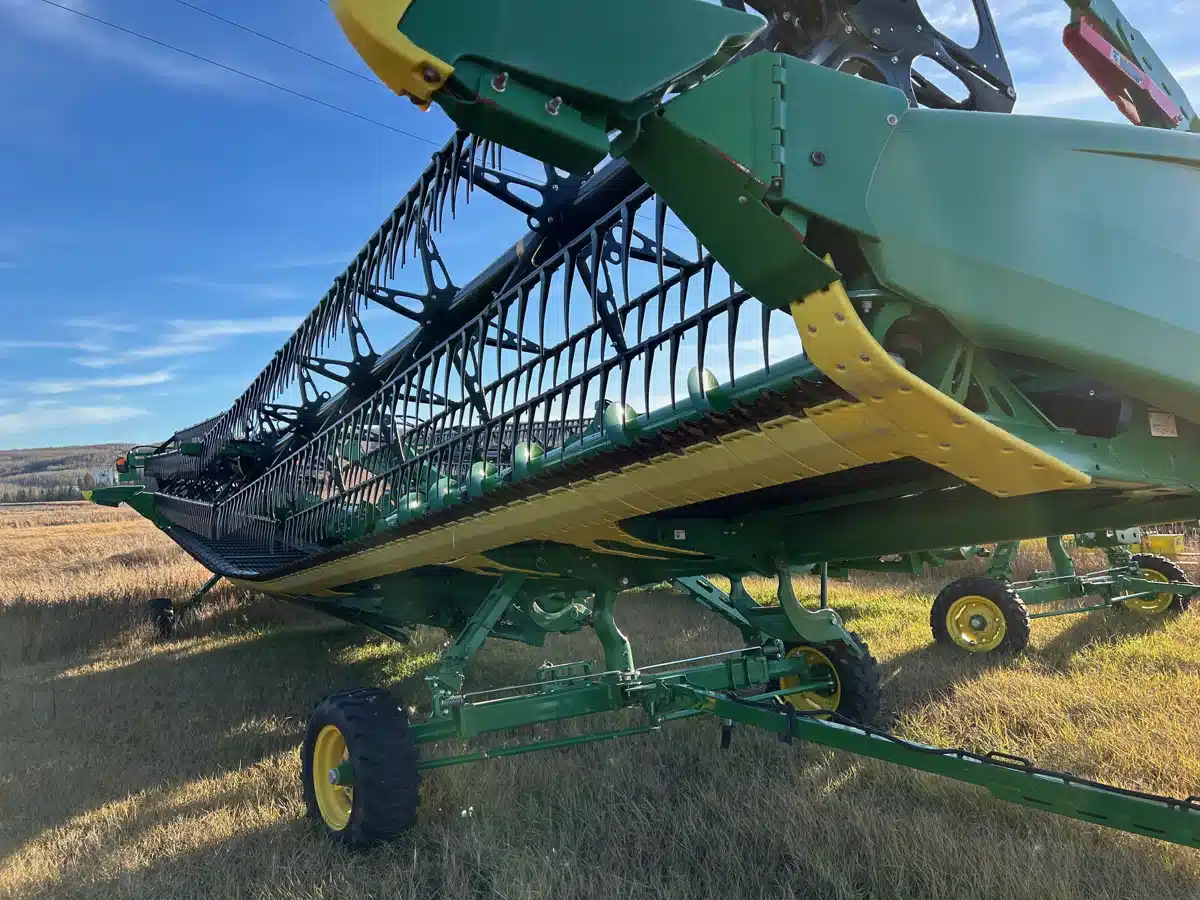 Gallery image 2 for 2023 MacDon FD240 Header Combine