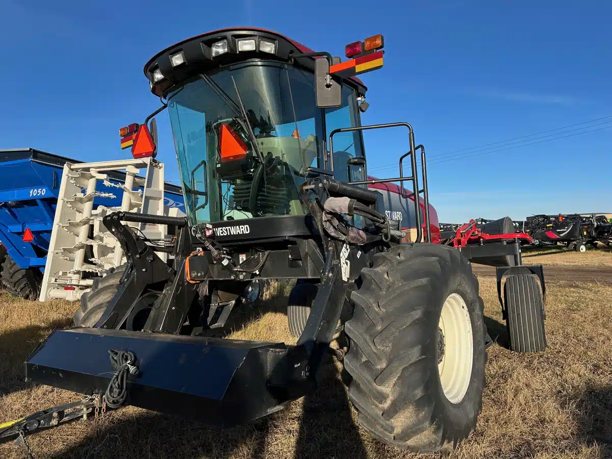 Gallery image 2 for Used 2011 MacDon M150 Windrower