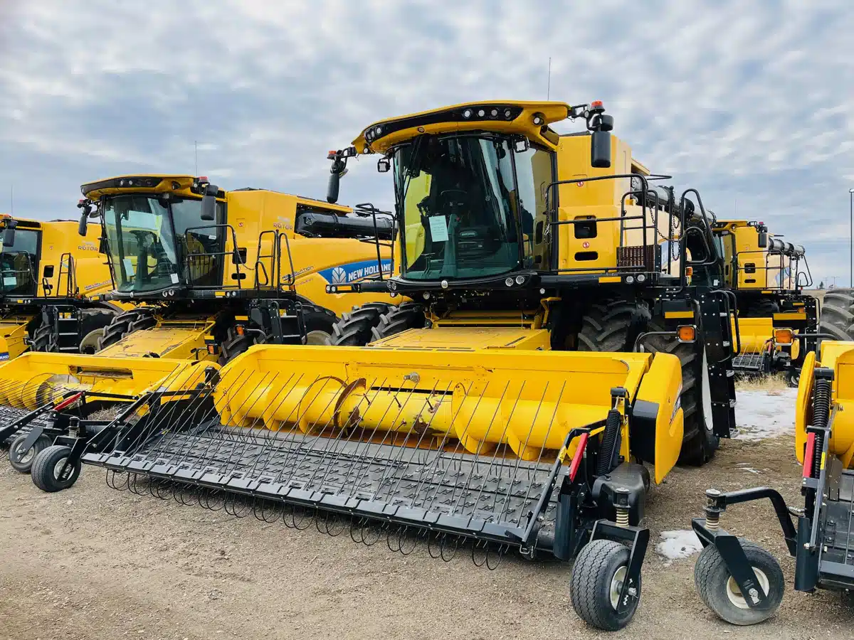 Gallery image 2 for 2023 New Holland CR9.90Z Combine