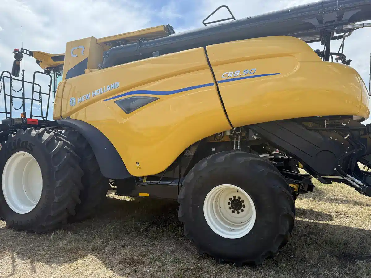 Gallery image 2 for 2024 New Holland CR8.90Z Combine