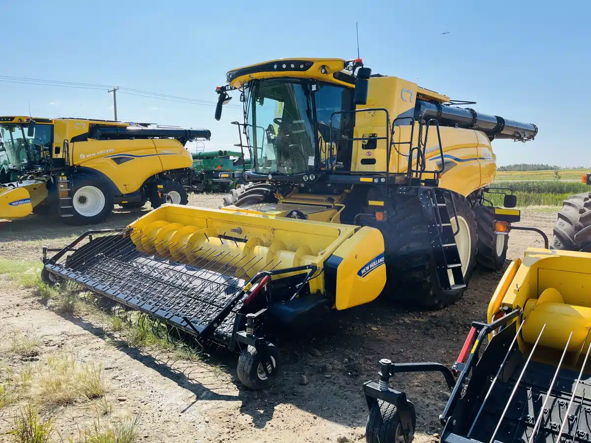 Gallery image 2 for 2024 New Holland CR10.90Z Combine