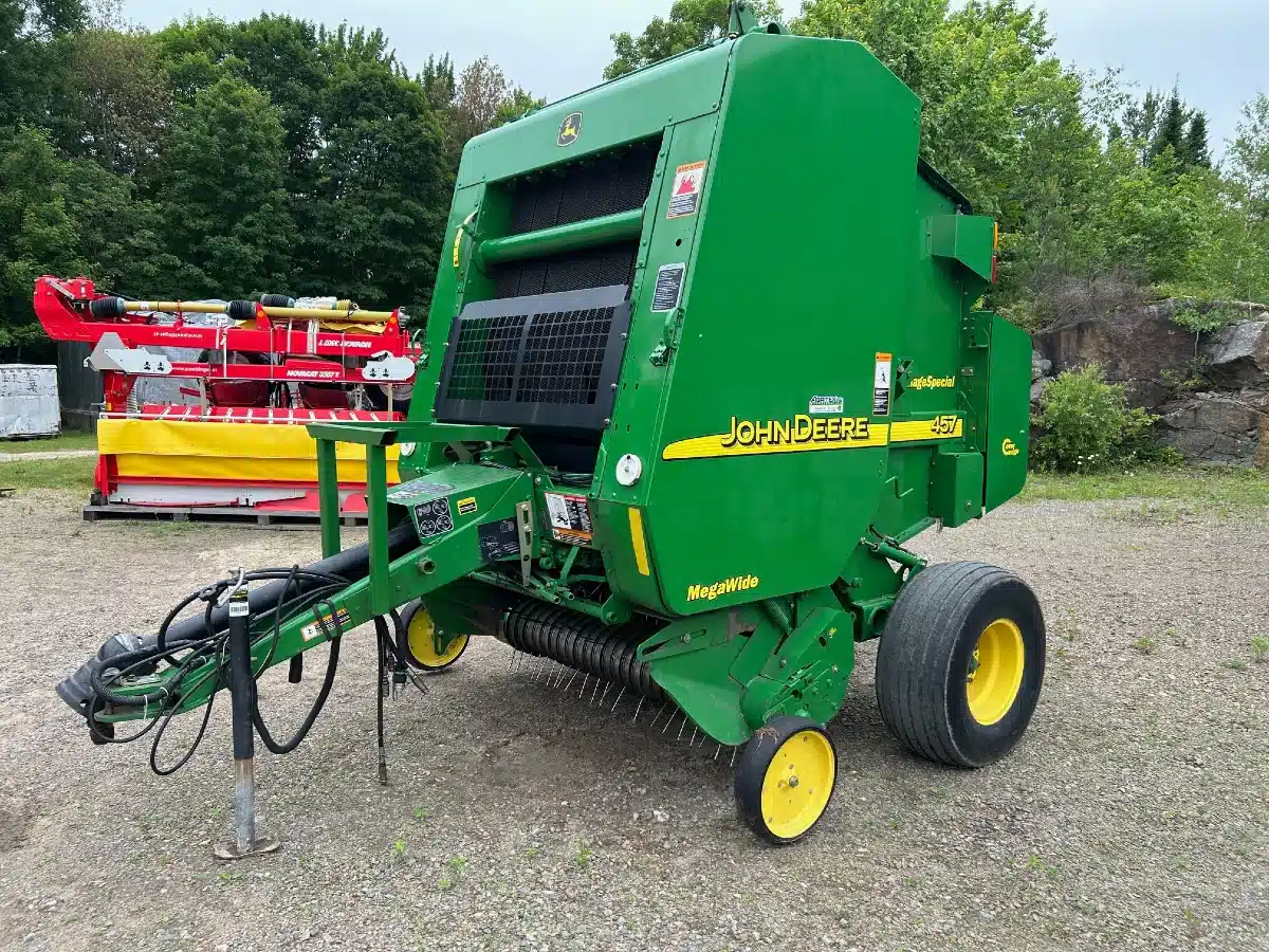 Gallery image 1 for Used 2004 John Deere 457 Round Baler