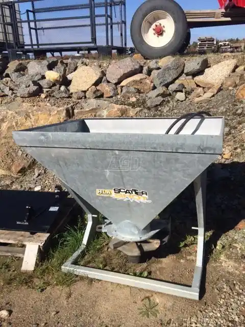 Gallery image 1 for New 2019 HLA HS100LF Spreader - Salt & Sand