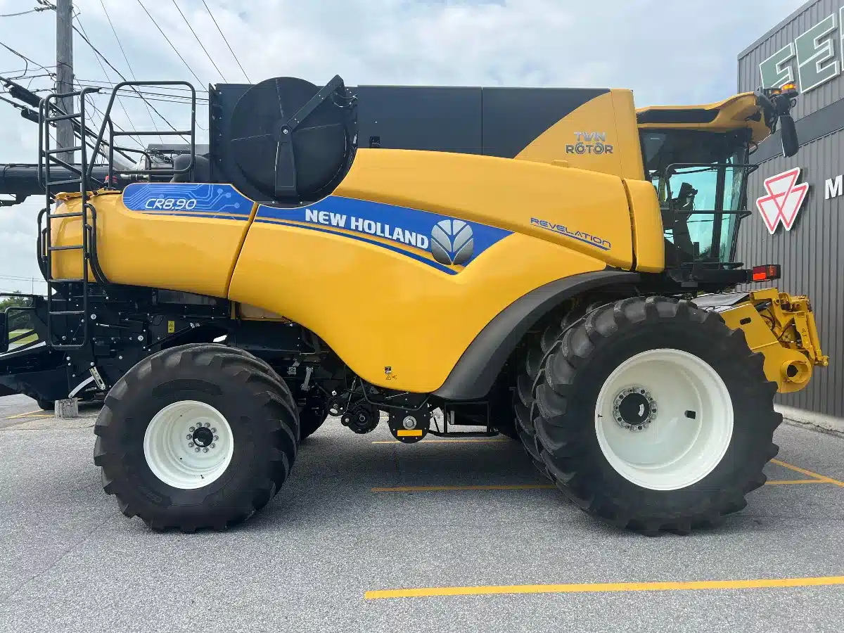 Gallery image 2 for Used 2022 New Holland CR8.90 Combine
