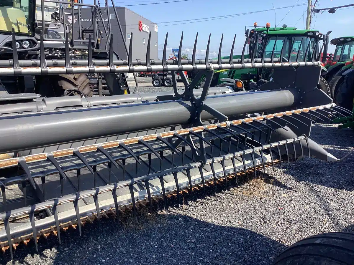 Gallery image 2 for Used 2017 Gleaner 9255-25 Header - Draper