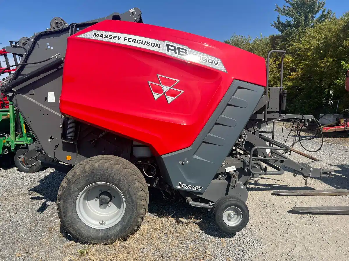 Gallery image 2 for 2022 Massey Ferguson RB 4160V Round Baler
