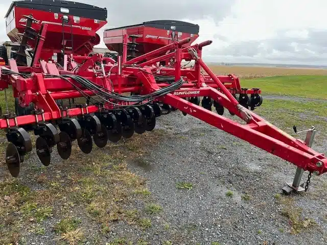 Gallery image 2 for Used 2012 Sunflower 4511 Disc Chisel