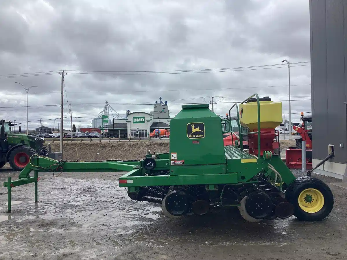 Photo de la Galerie 1 pour 1999 John Deere 1560 Semoir