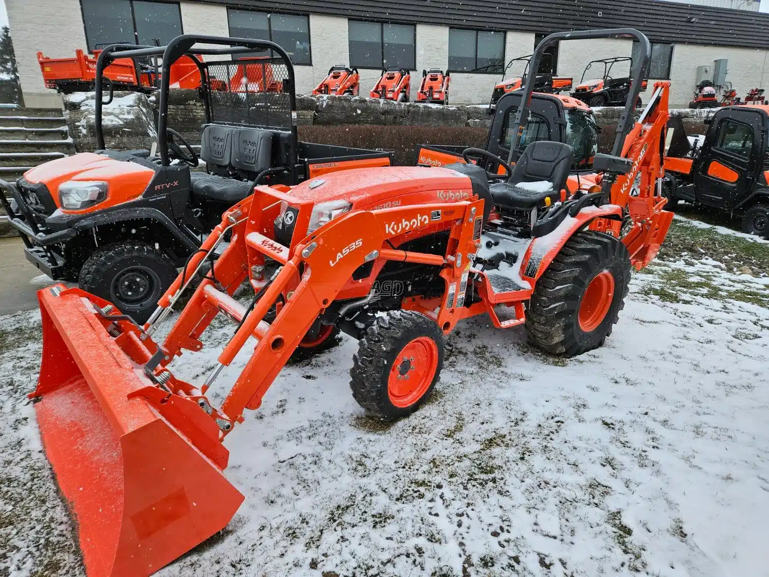 New 2023 Kubota LX2610 Tractor