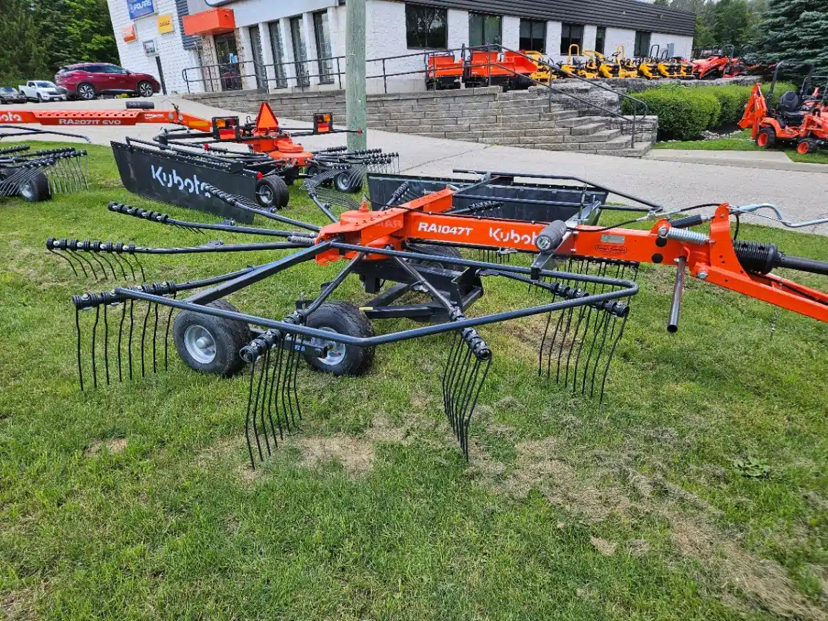 Gallery image 2 for New 2022 Kubota RA1047T Rake
