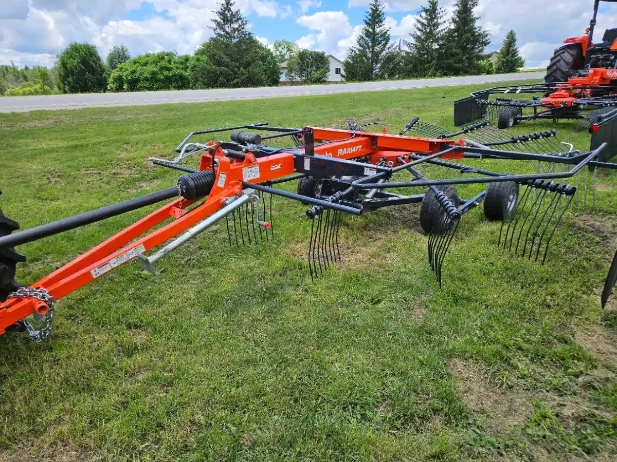 Gallery image 1 for New 2022 Kubota RA1047T Rake