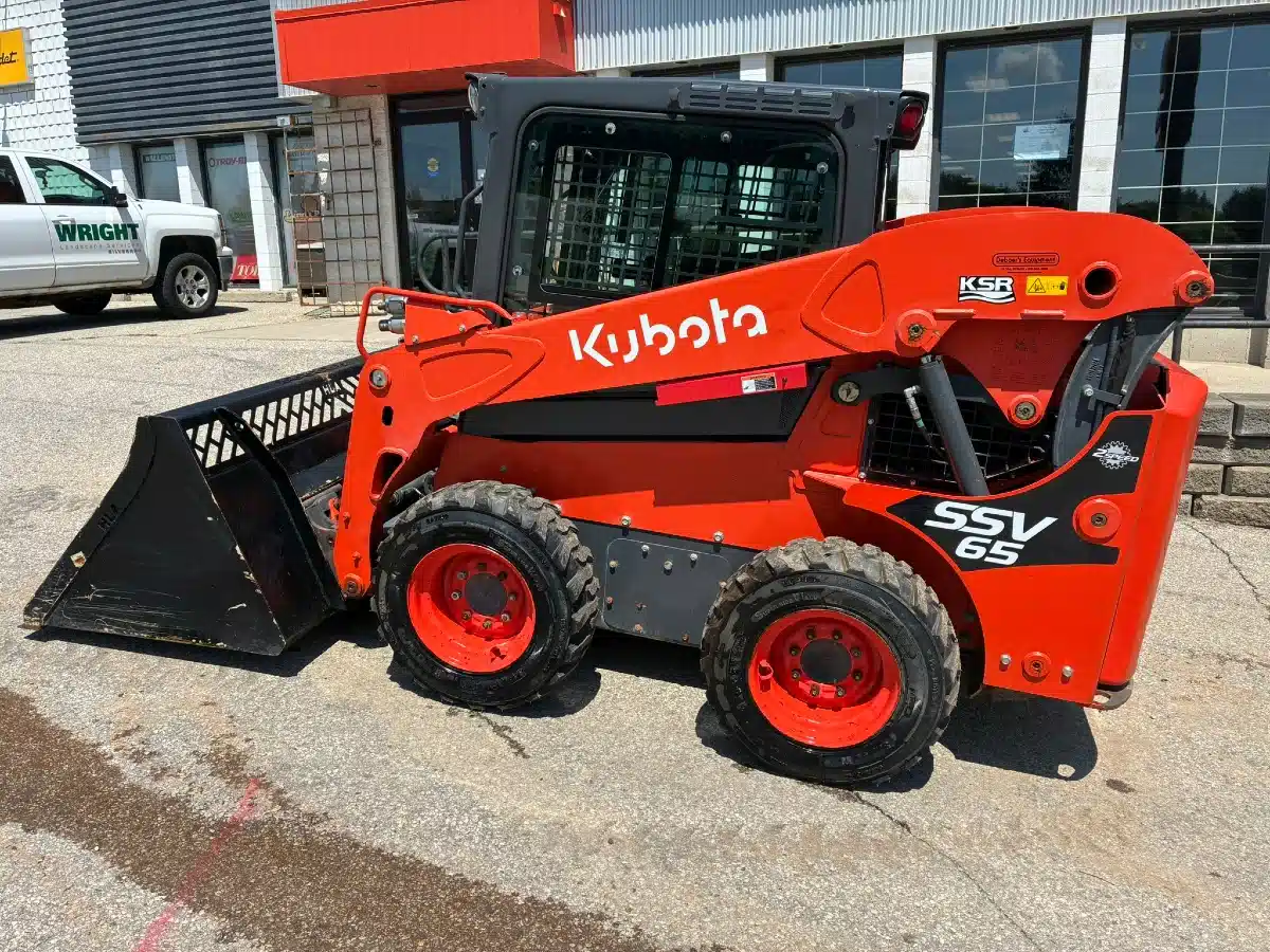 Gallery image 2 for 2023 Kubota SSV65 Skid Steer