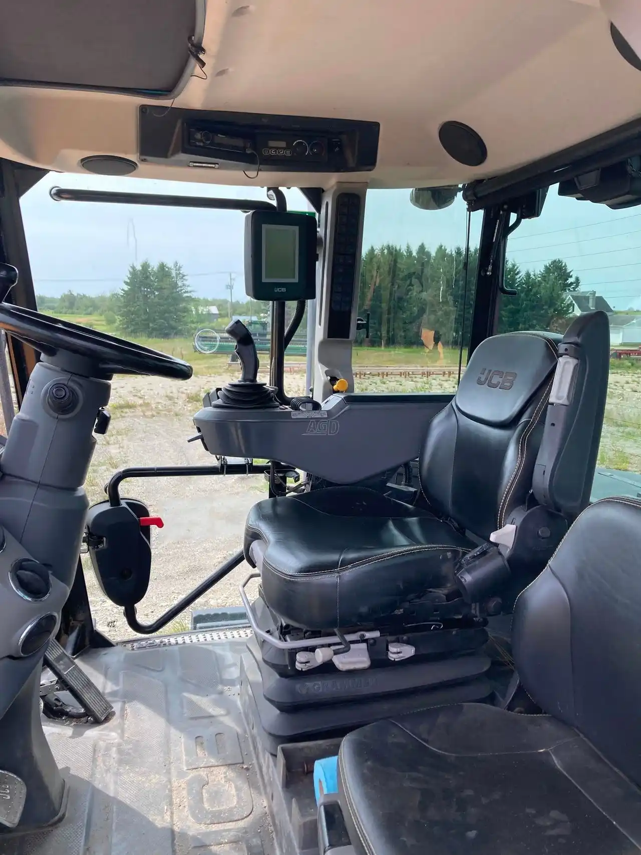 Gallery image 2 for Used 2019 JCB FASTRAC 8330 Tractor