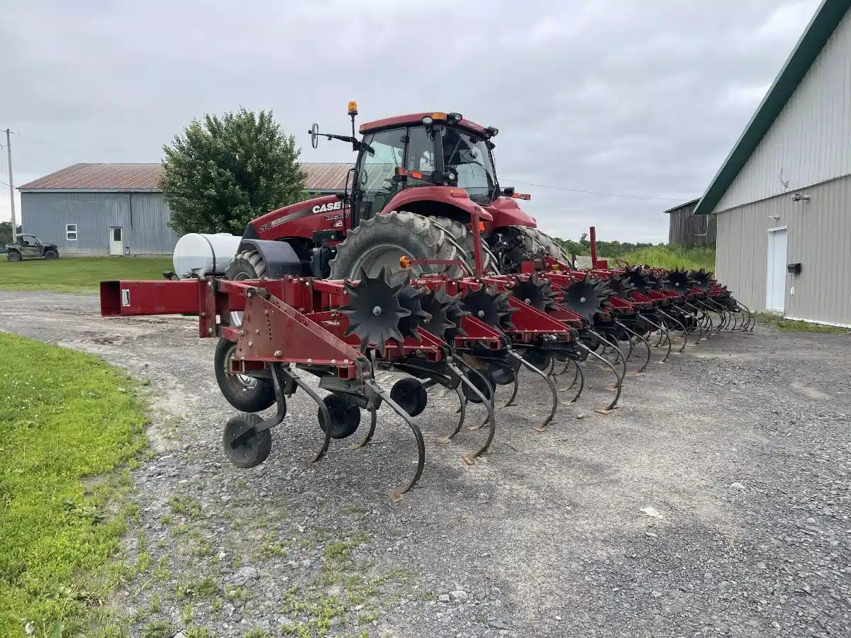 Gallery image 1 for Used Case IH 1820 Row Crop Cultivator
