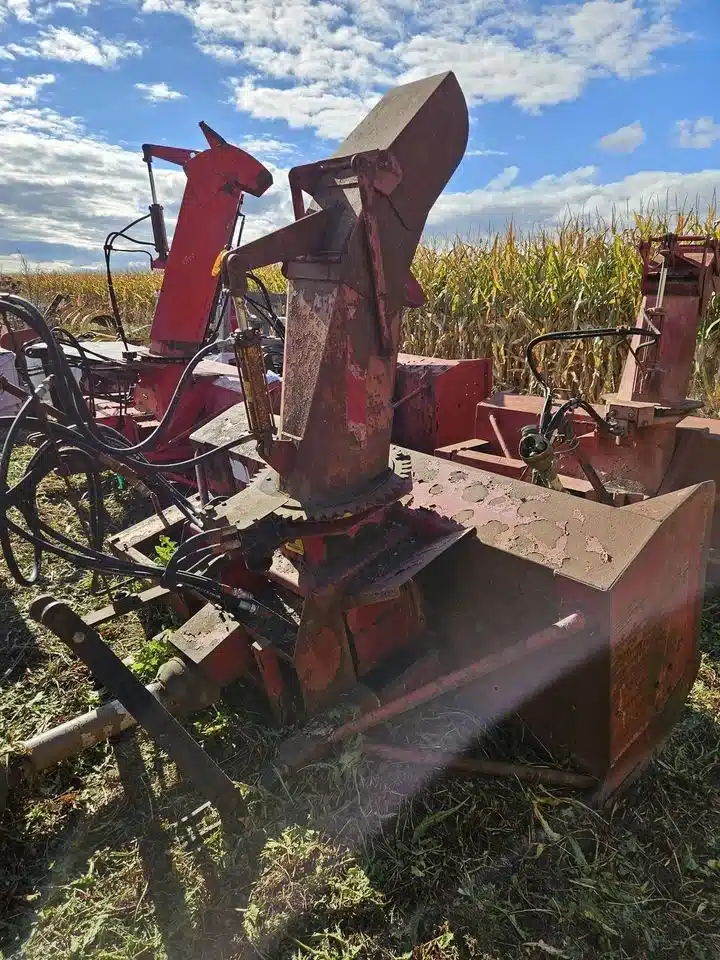 Gallery image 2 for Used Pronovost SNOW BLOWER Snow Blower