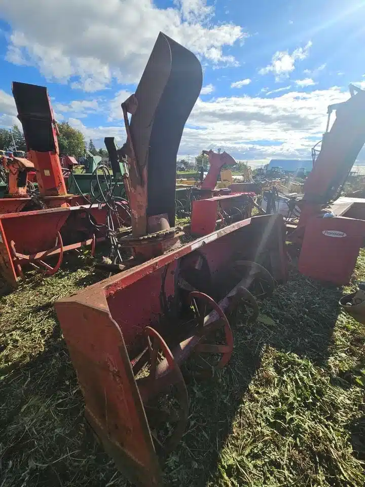 Gallery image 1 for Used Pronovost SNOW BLOWER Snow Blower