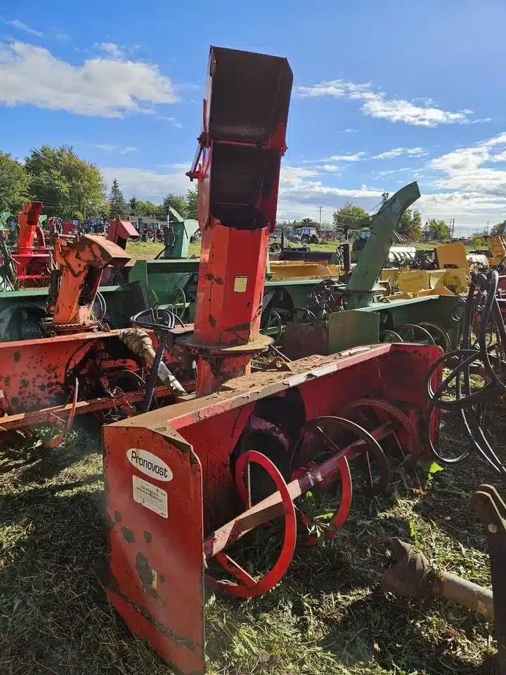 Gallery image 2 for Used Pronovost SNOW BLOWER Snow Blower