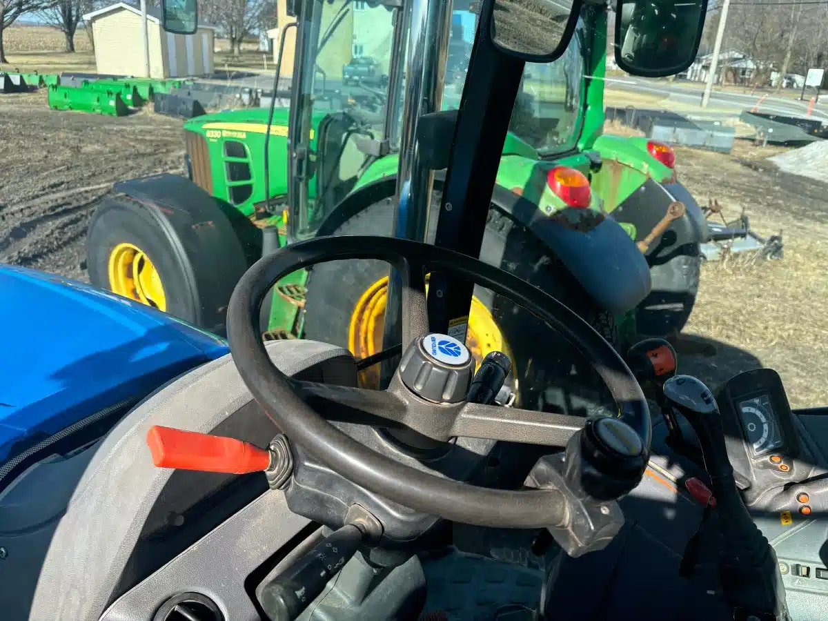 Gallery image 2 for Used New Holland TS115A Tractor