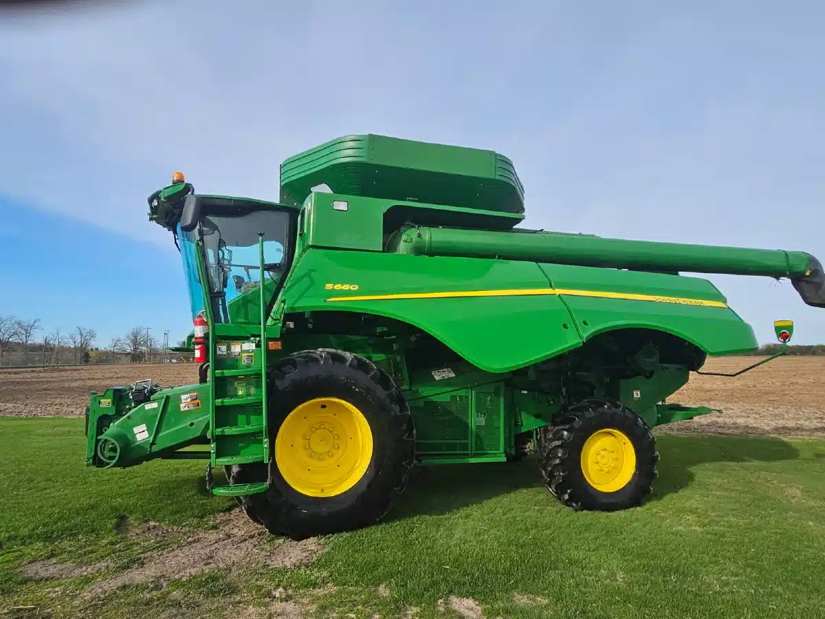 Gallery image 2 for Used 2012 John Deere S660 Combine