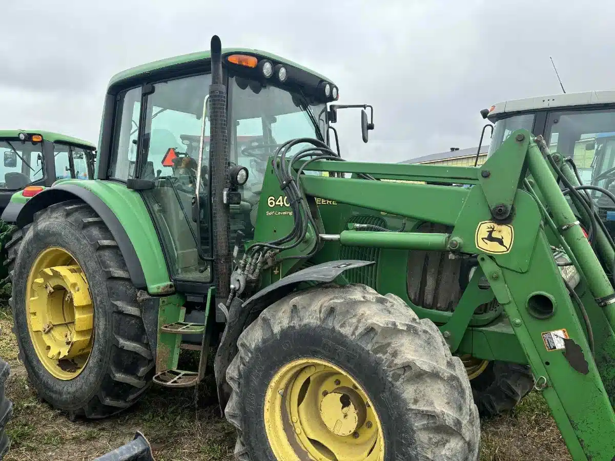 Gallery image 1 for 2004 John Deere 6420 Tractor