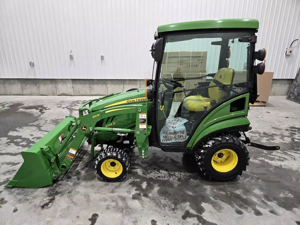 Gallery image 2 for 2021 John Deere 1025R Tractor