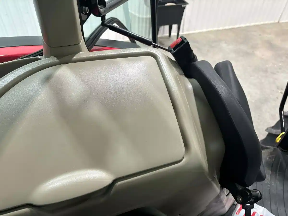 Gallery image 2 for 2021 Massey Ferguson 5711 Tractor