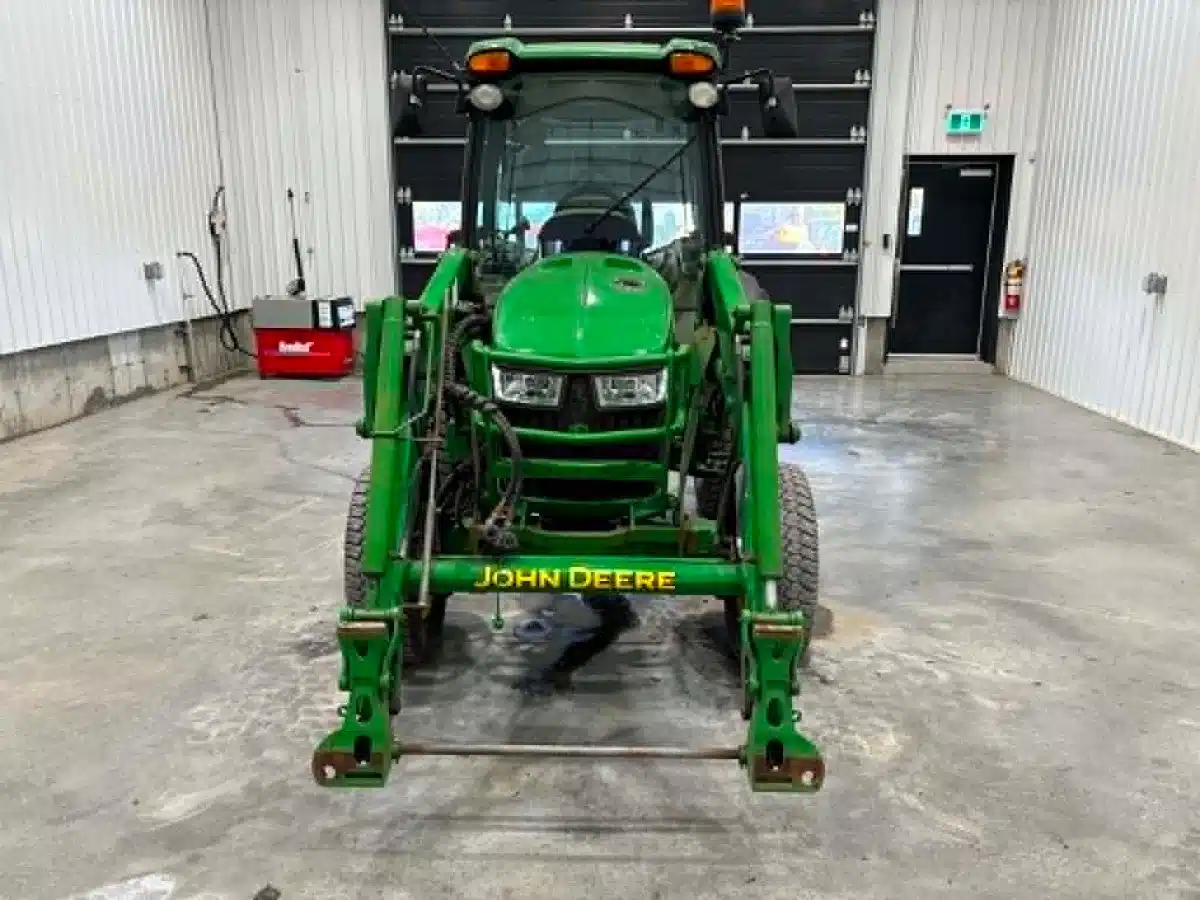 Photo de la Galerie 2 pour 2014 John Deere 4052R Tracteur