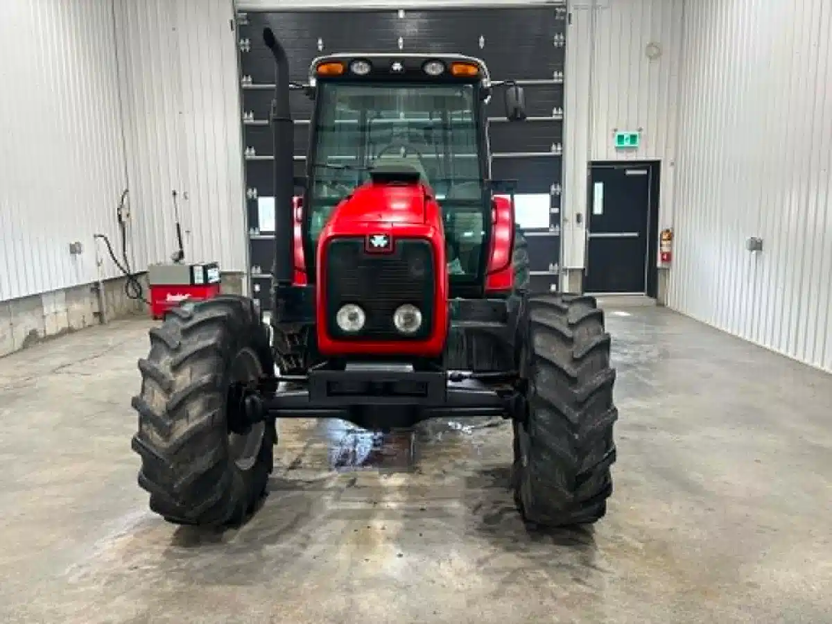 Gallery image 2 for 2007 Massey Ferguson 5465 Tractor