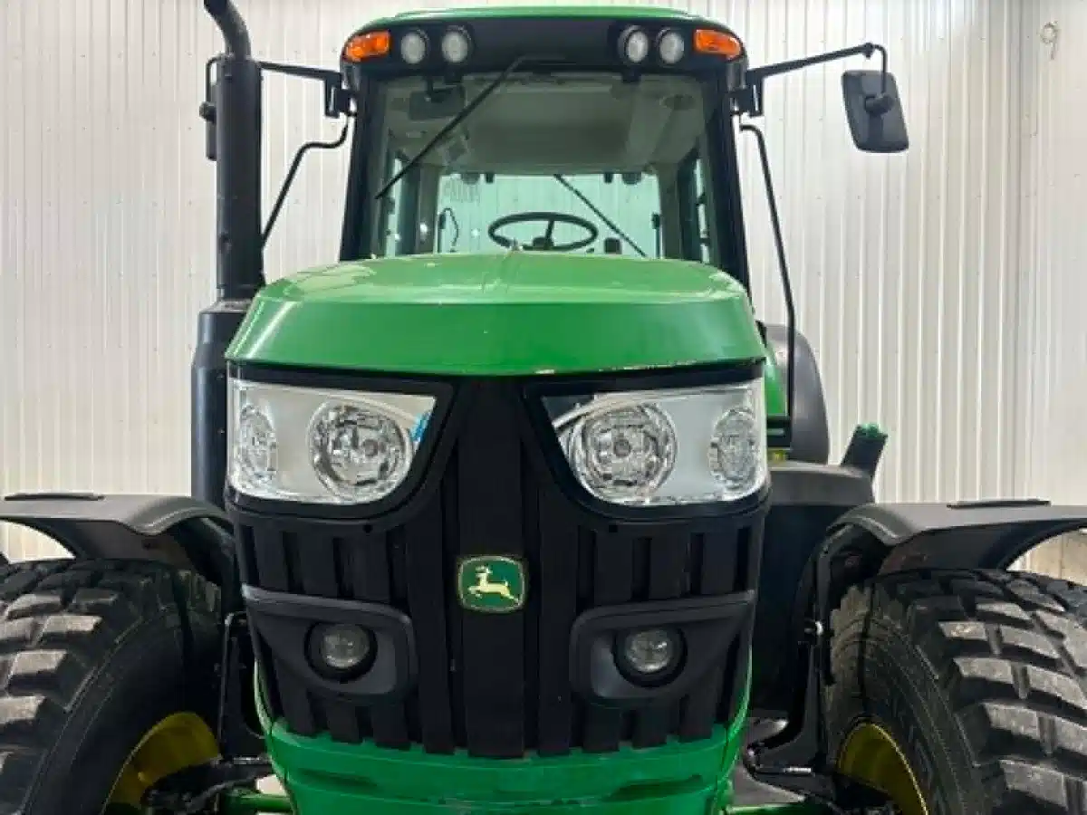 Photo de la Galerie 2 pour 2018 John Deere 6110M Tracteur