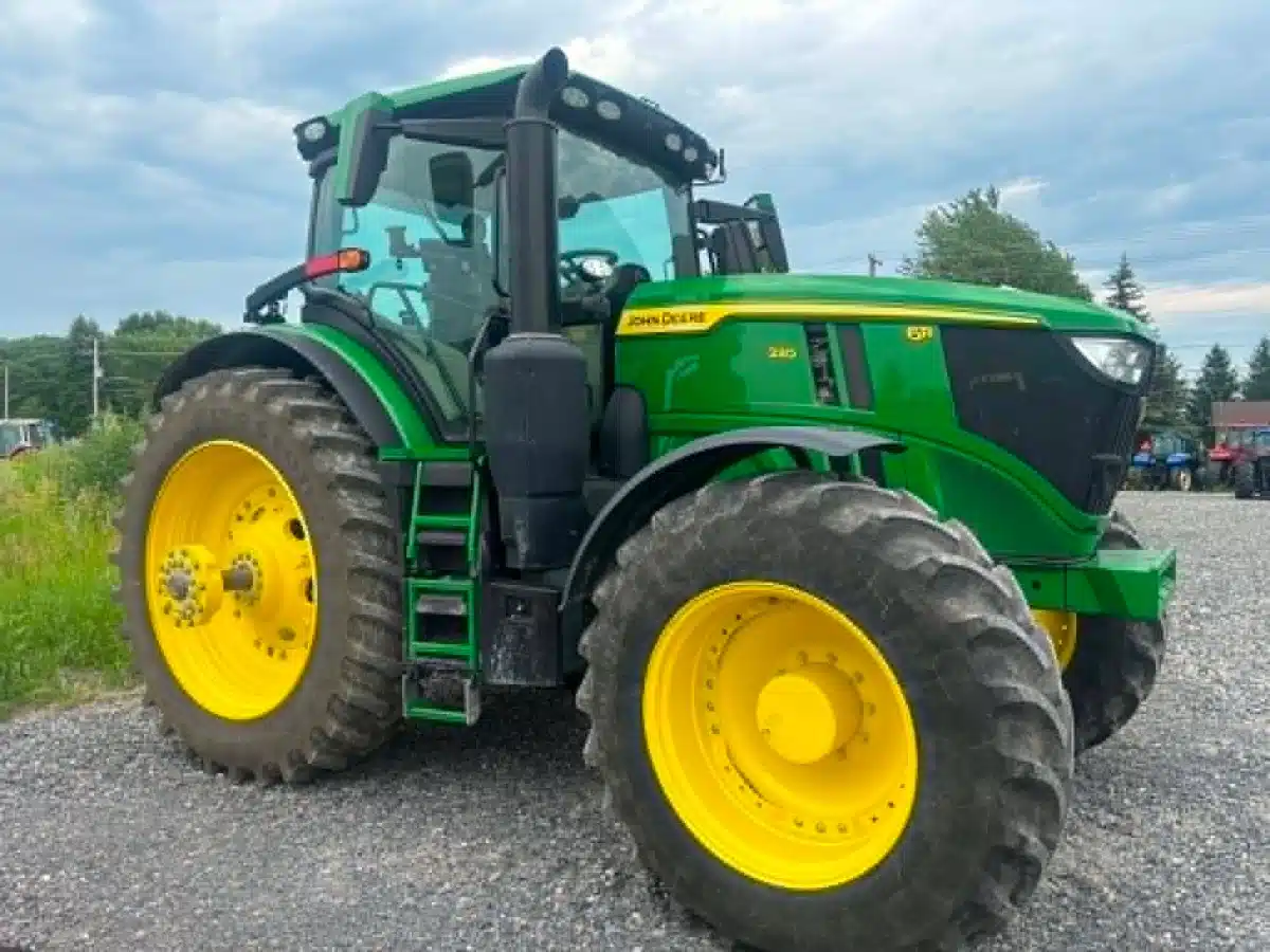 Photo de la Galerie 2 pour 2023 John Deere 6R 230 Tracteur