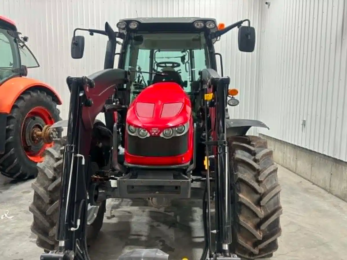 Photo de la Galerie 2 pour 2014 Massey Ferguson 5611 Tracteur