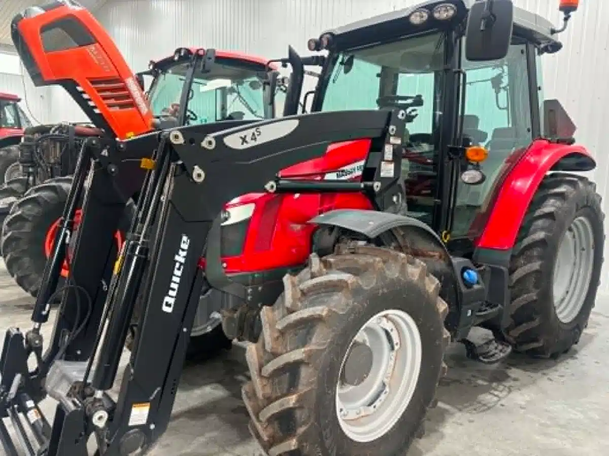 Photo de la Galerie 1 pour 2014 Massey Ferguson 5611 Tracteur