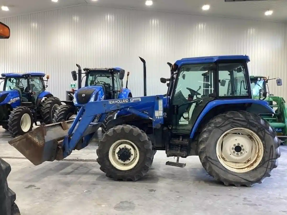 Gallery image 1 for 2002 New Holland TS90 Tractor