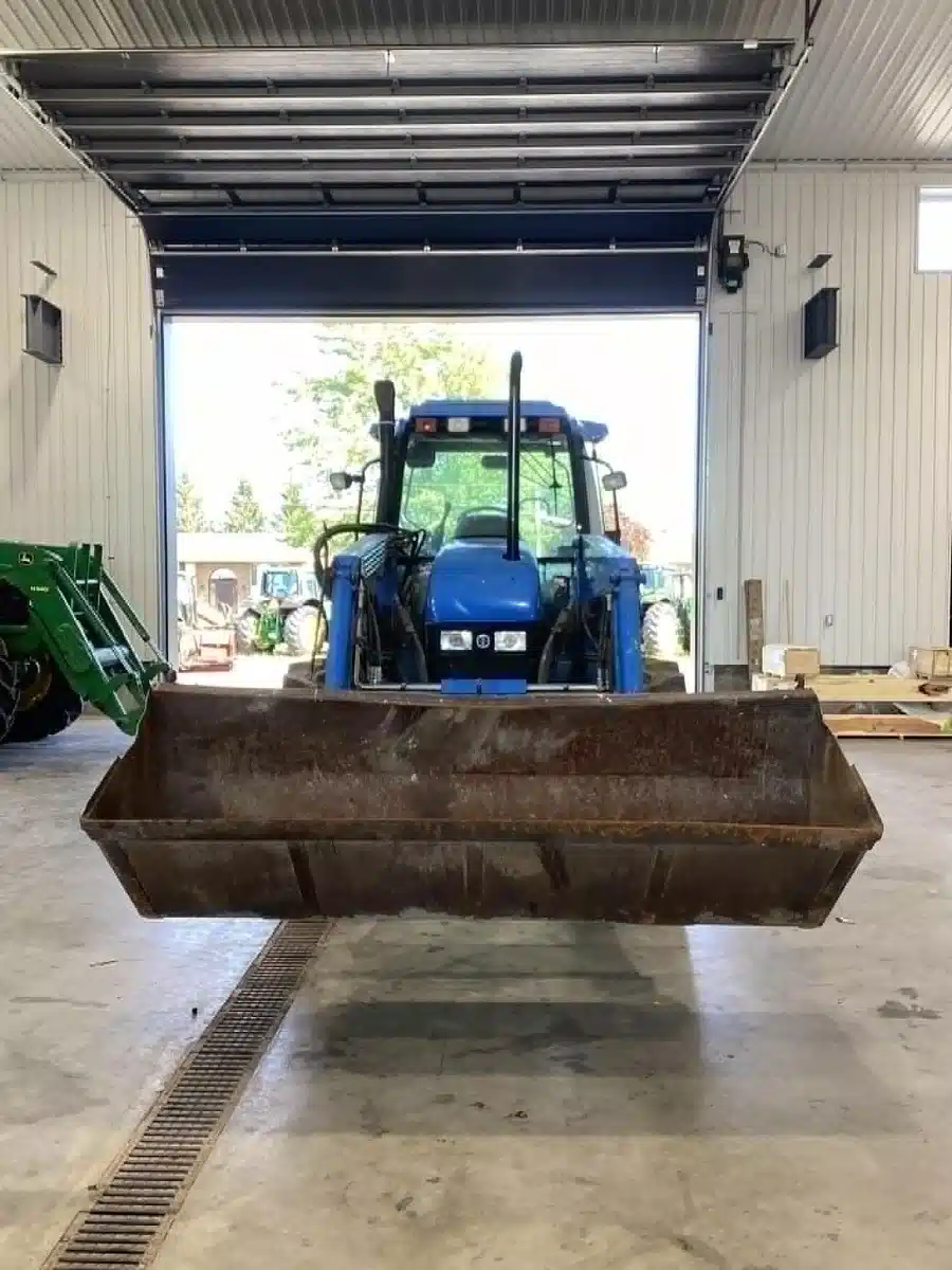 Gallery image 2 for 2002 New Holland TS90 Tractor
