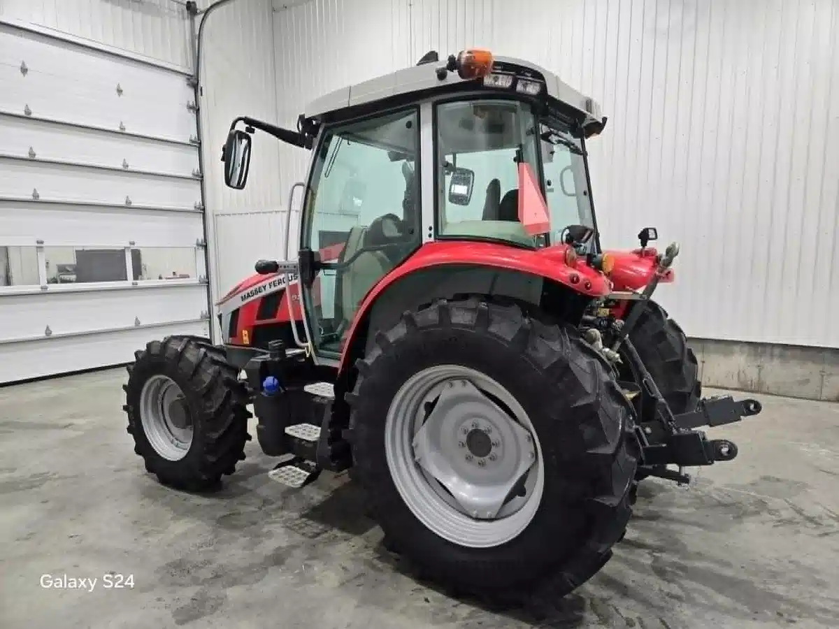 Photo de la Galerie 2 pour 2022 Massey Ferguson 5s.115 Tracteur