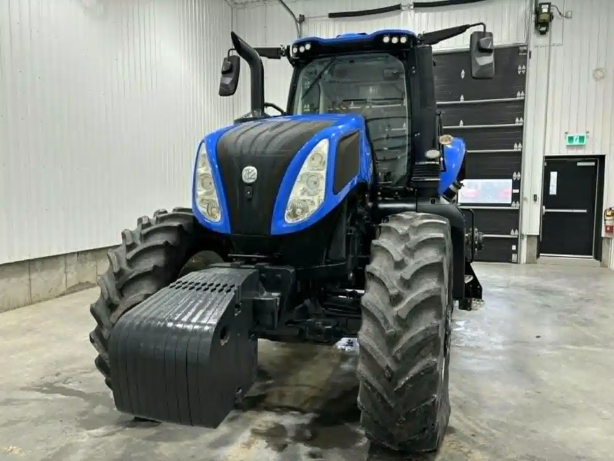 Gallery image 2 for 2020 New Holland T8.320 Tractor