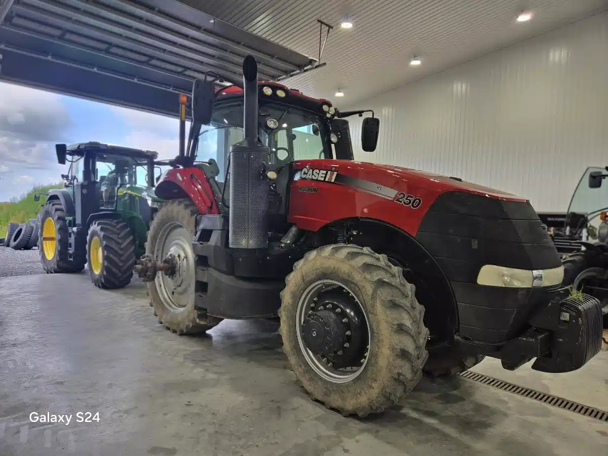 Gallery image 1 for 2015 Case IH MAGNUM 250 Tractor