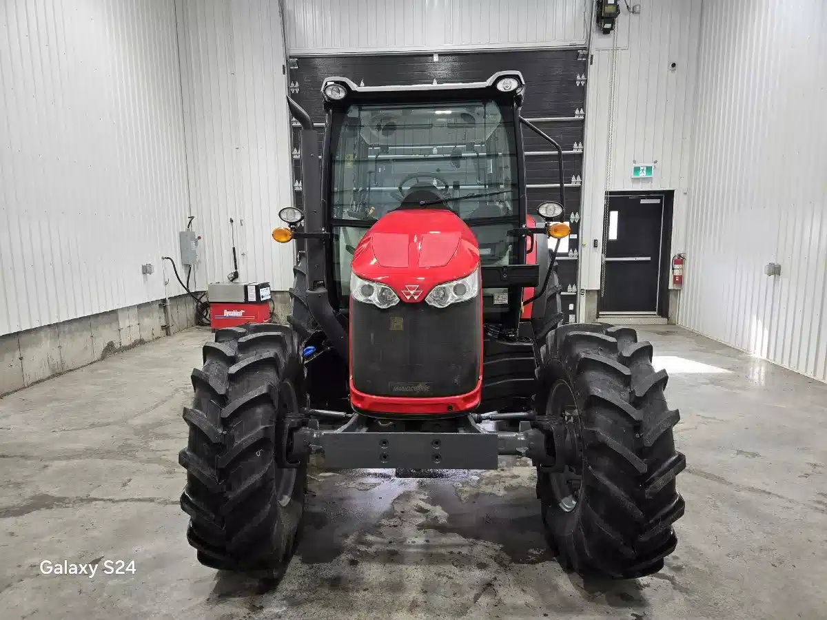 Photo de la Galerie 2 pour 2021 Massey Ferguson 5711 Tracteur