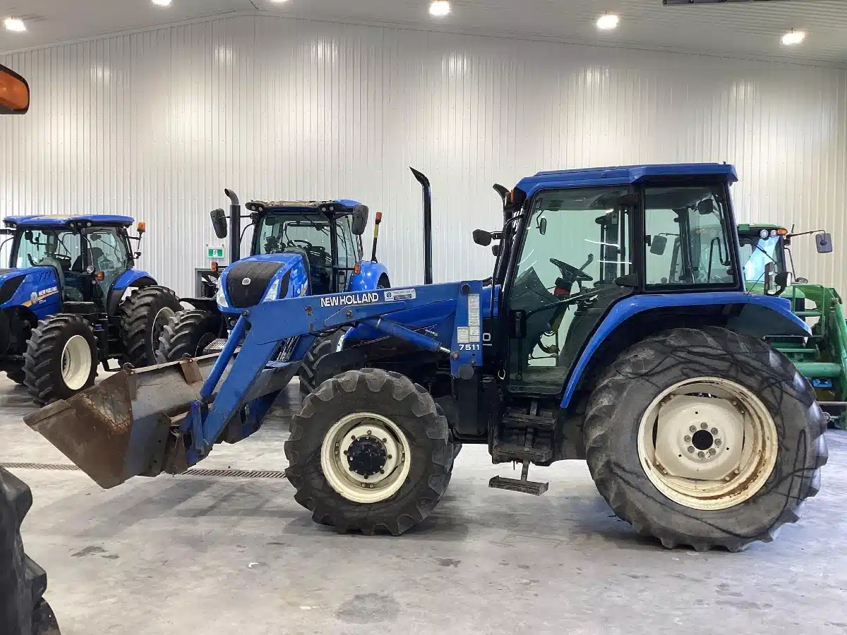 Gallery image 1 for 2002 New Holland TS90 Tractor